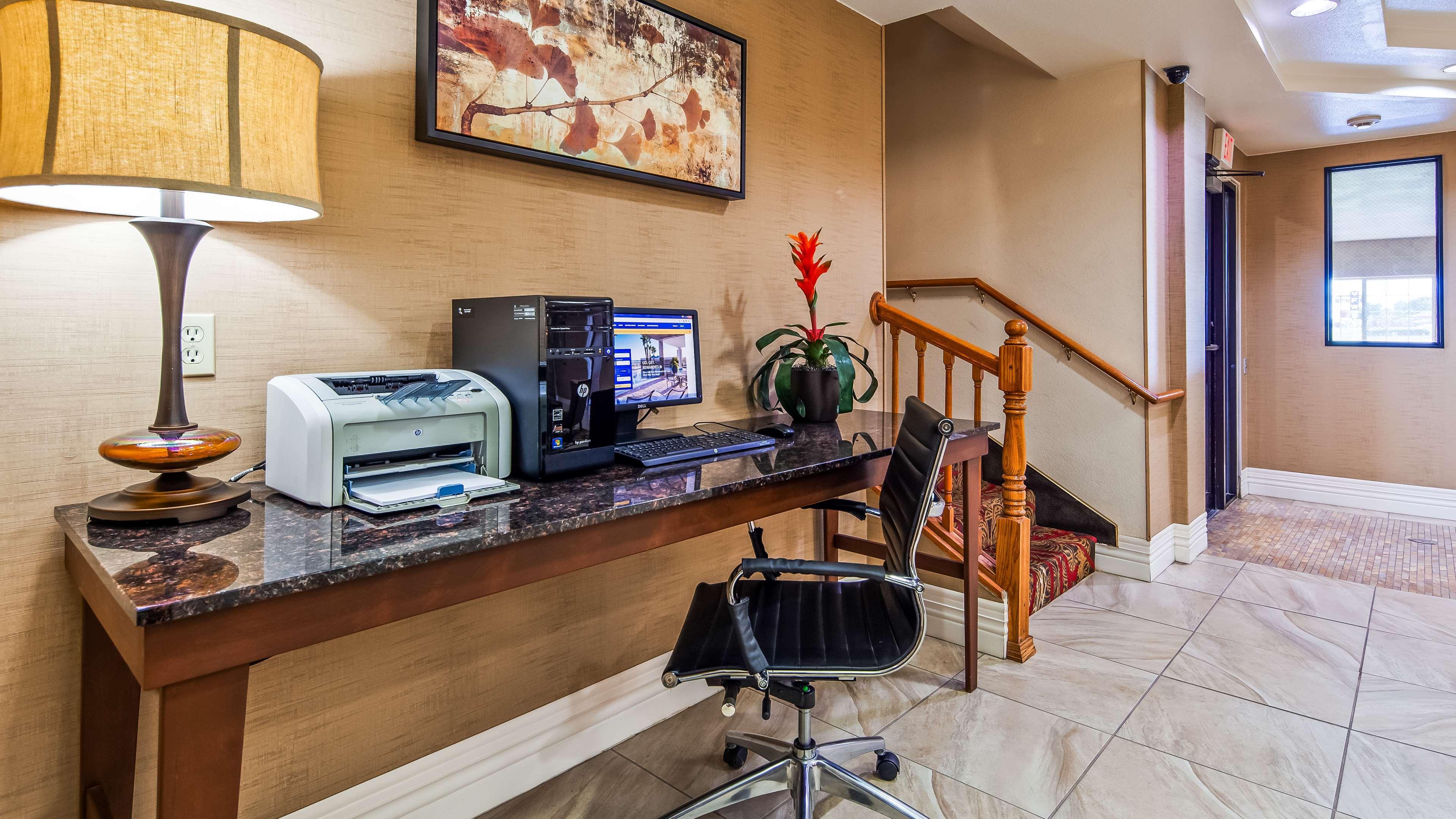 Best Western Parsons Inn Экстерьер фото