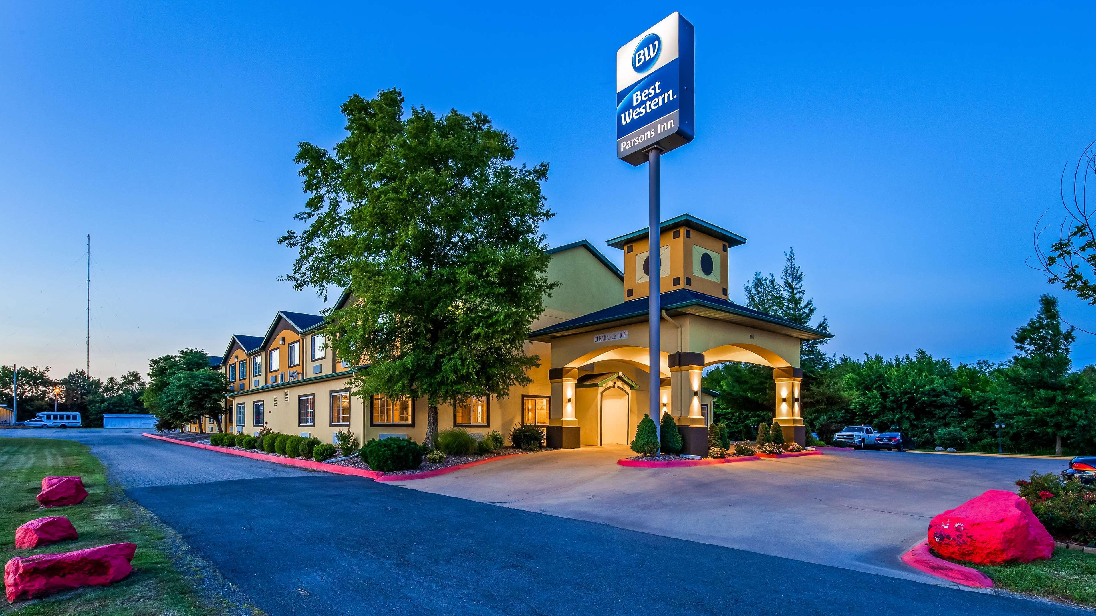 Best Western Parsons Inn Экстерьер фото